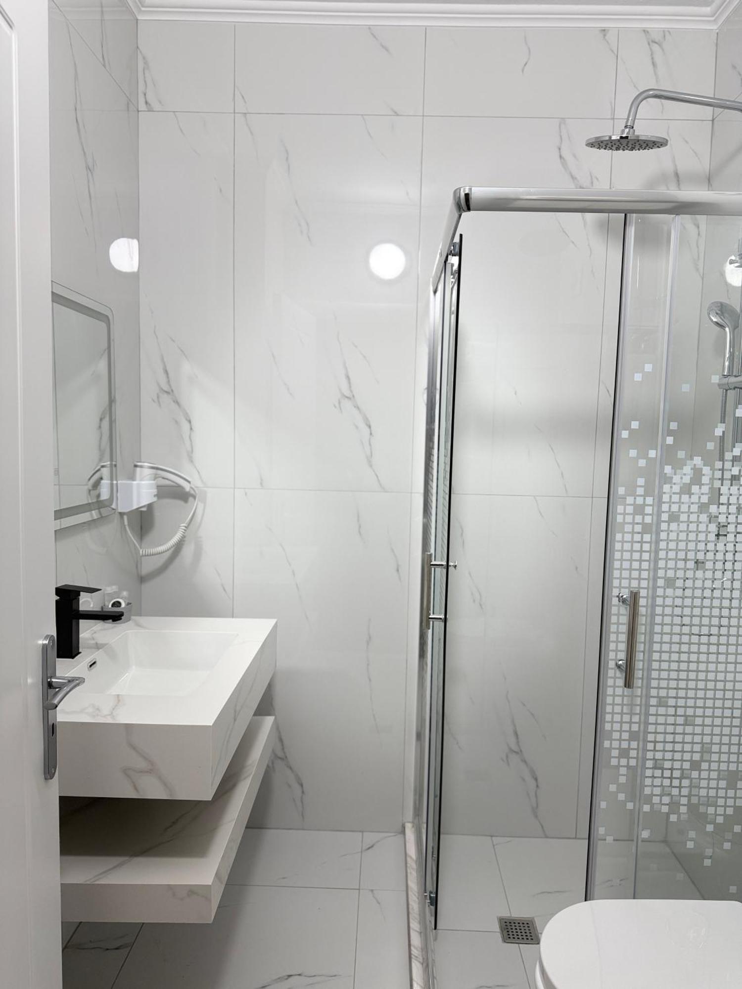 Hotel Bleart Škalngur Dış mekan fotoğraf